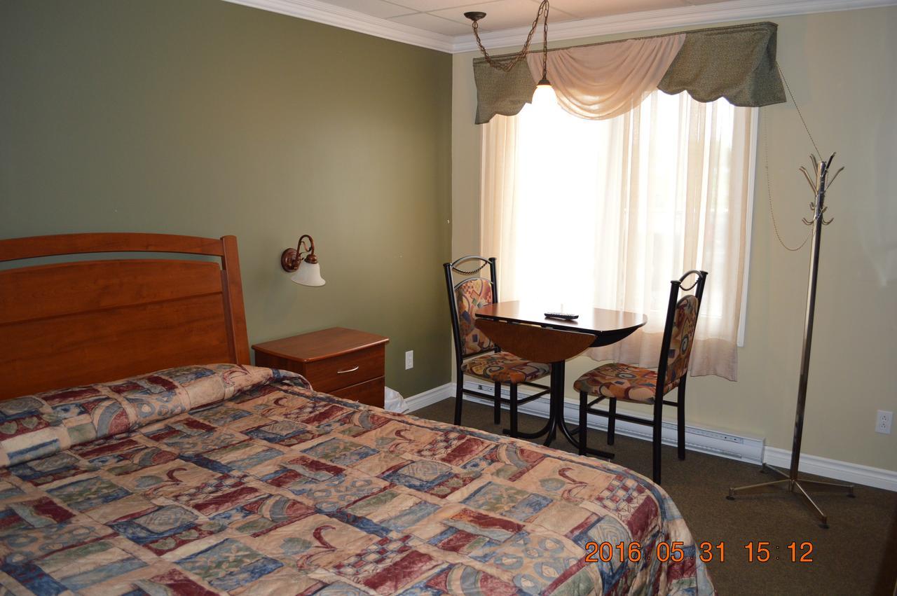 Motel-Auberge Helene Victoriaville Bagian luar foto