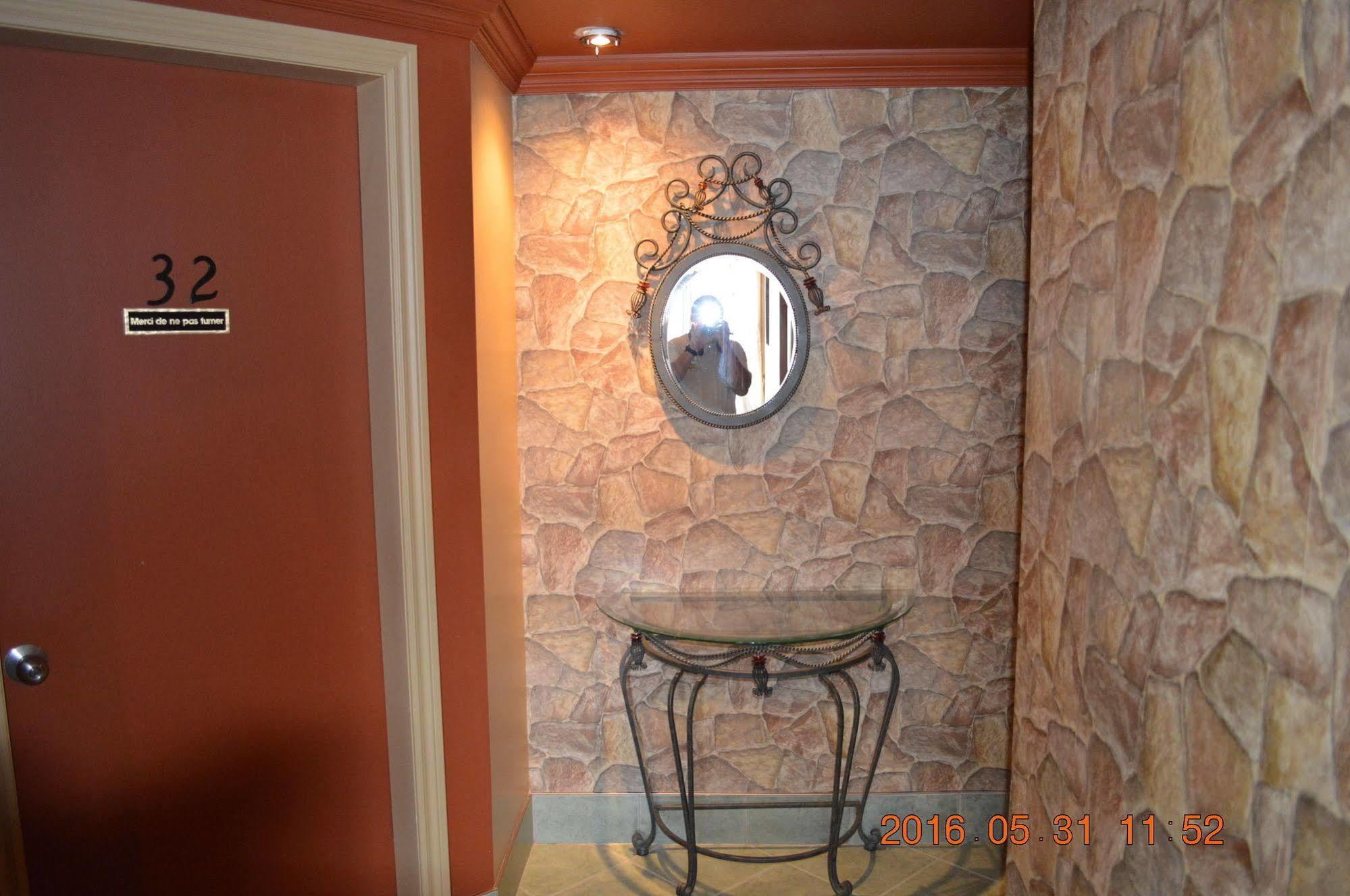 Motel-Auberge Helene Victoriaville Bagian luar foto