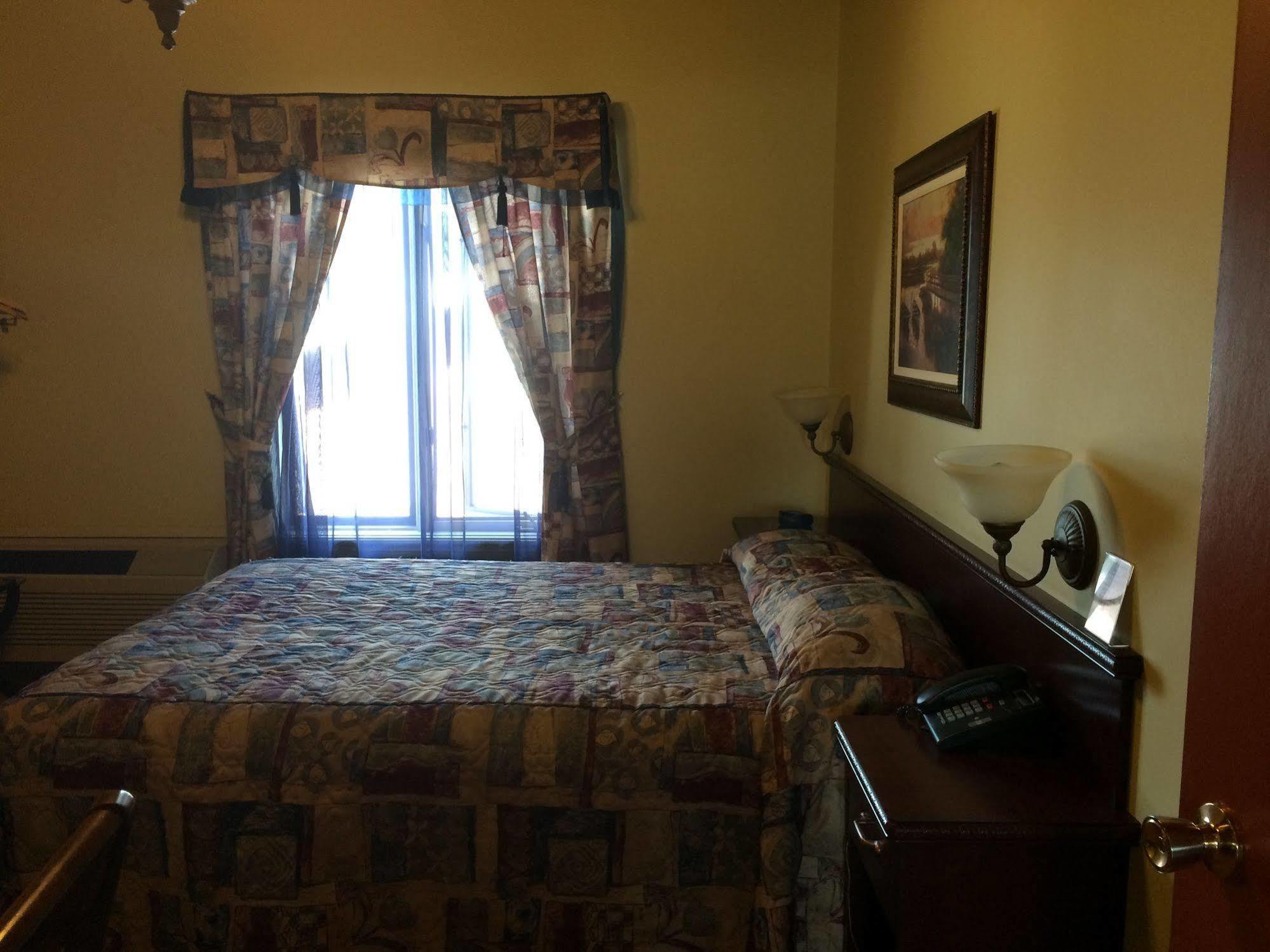 Motel-Auberge Helene Victoriaville Bagian luar foto
