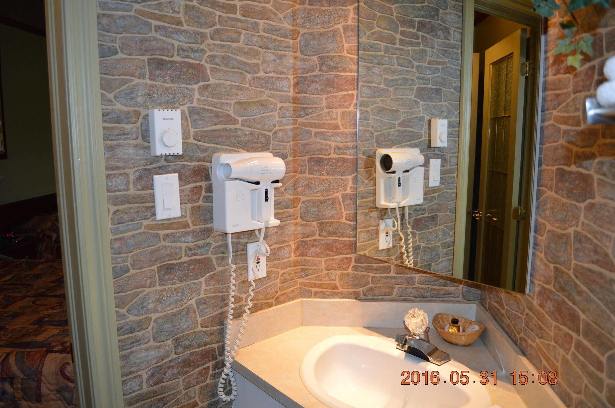 Motel-Auberge Helene Victoriaville Bagian luar foto
