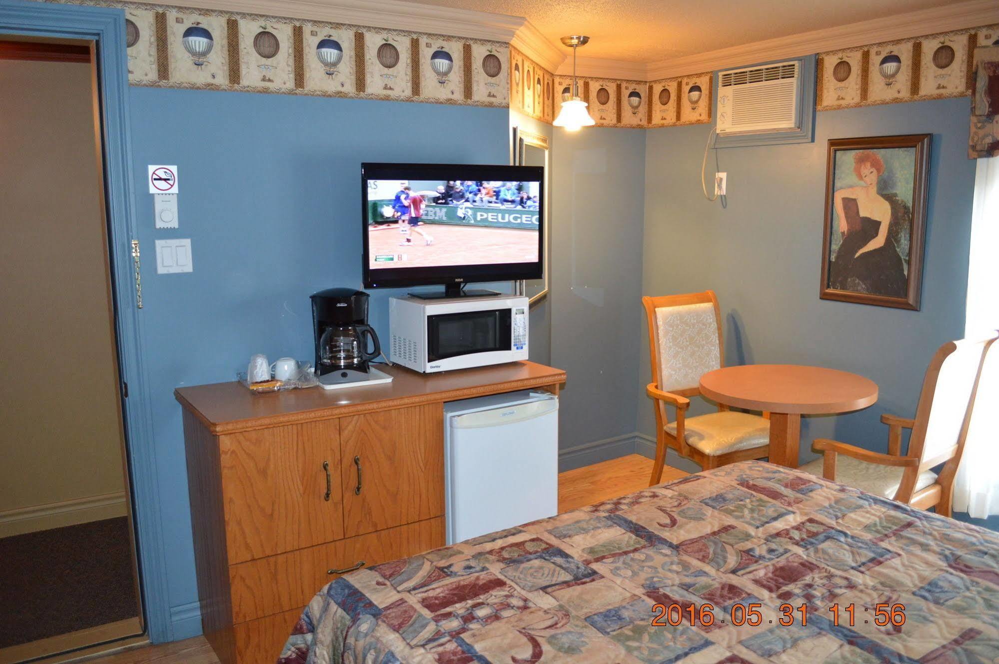 Motel-Auberge Helene Victoriaville Bagian luar foto