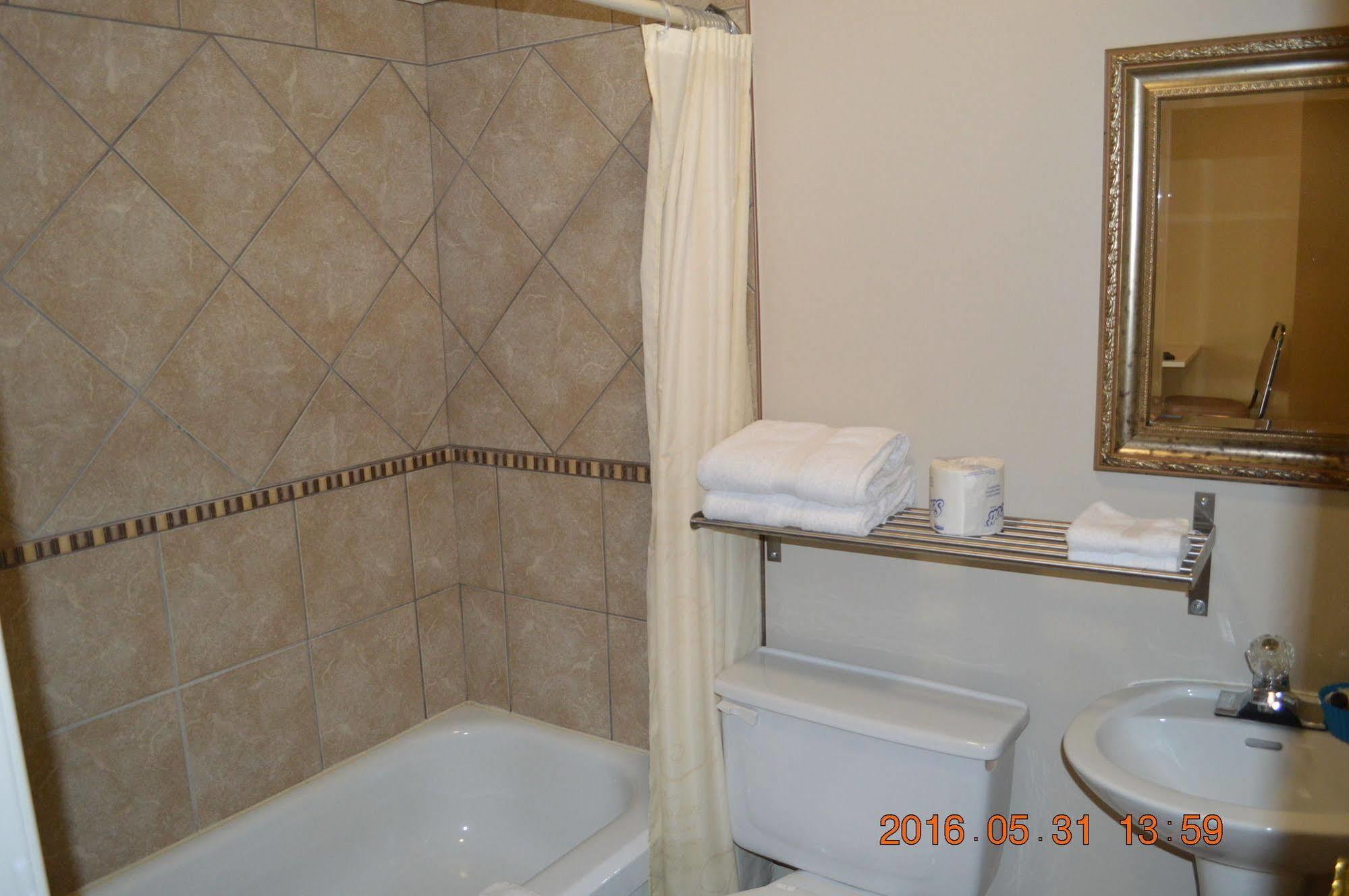 Motel-Auberge Helene Victoriaville Bagian luar foto