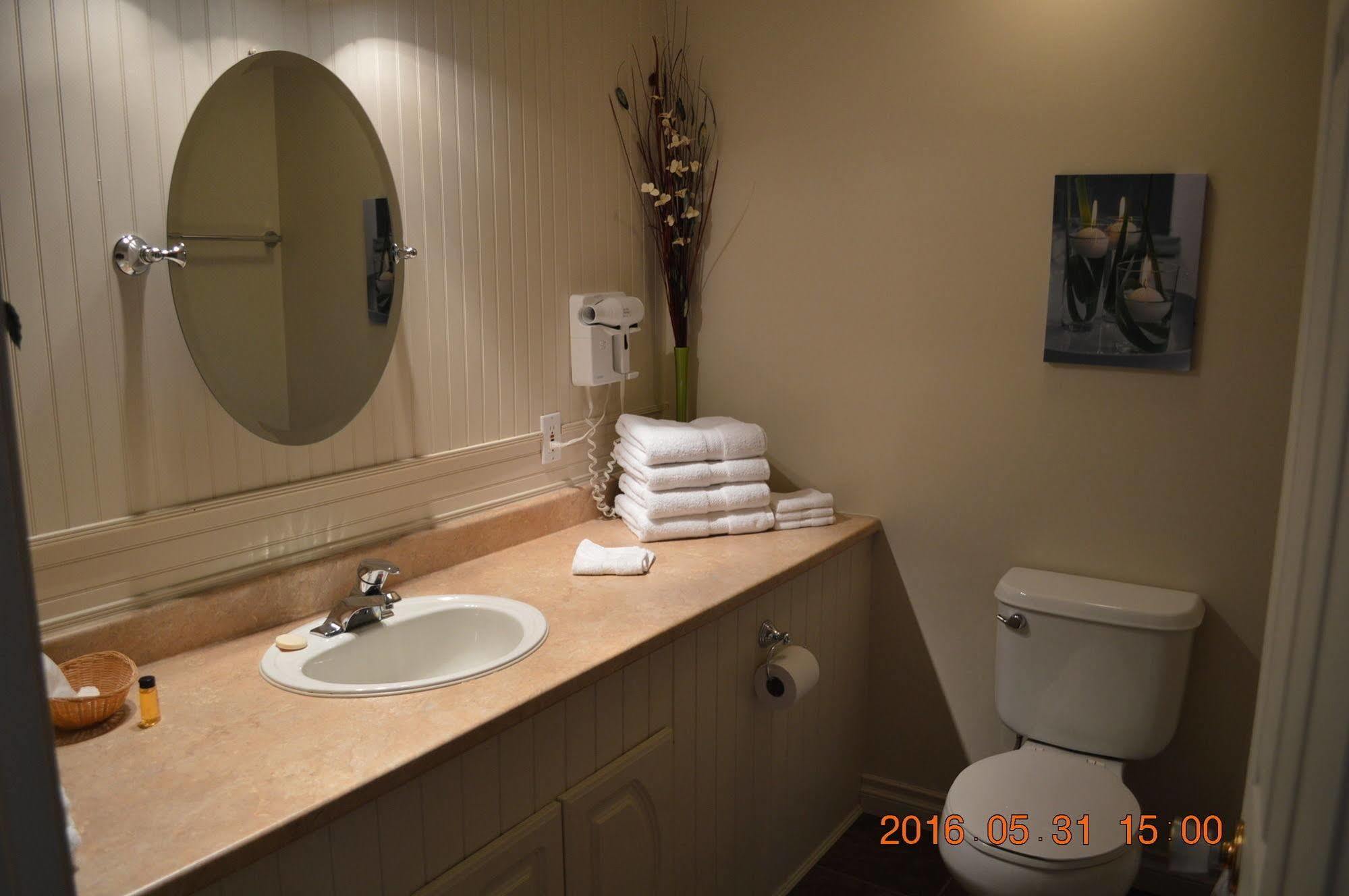 Motel-Auberge Helene Victoriaville Bagian luar foto