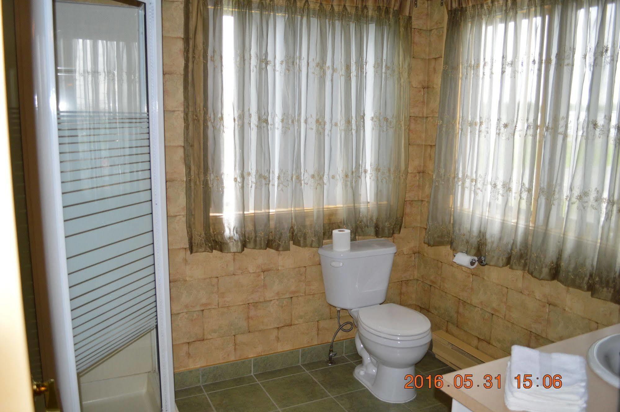 Motel-Auberge Helene Victoriaville Bagian luar foto