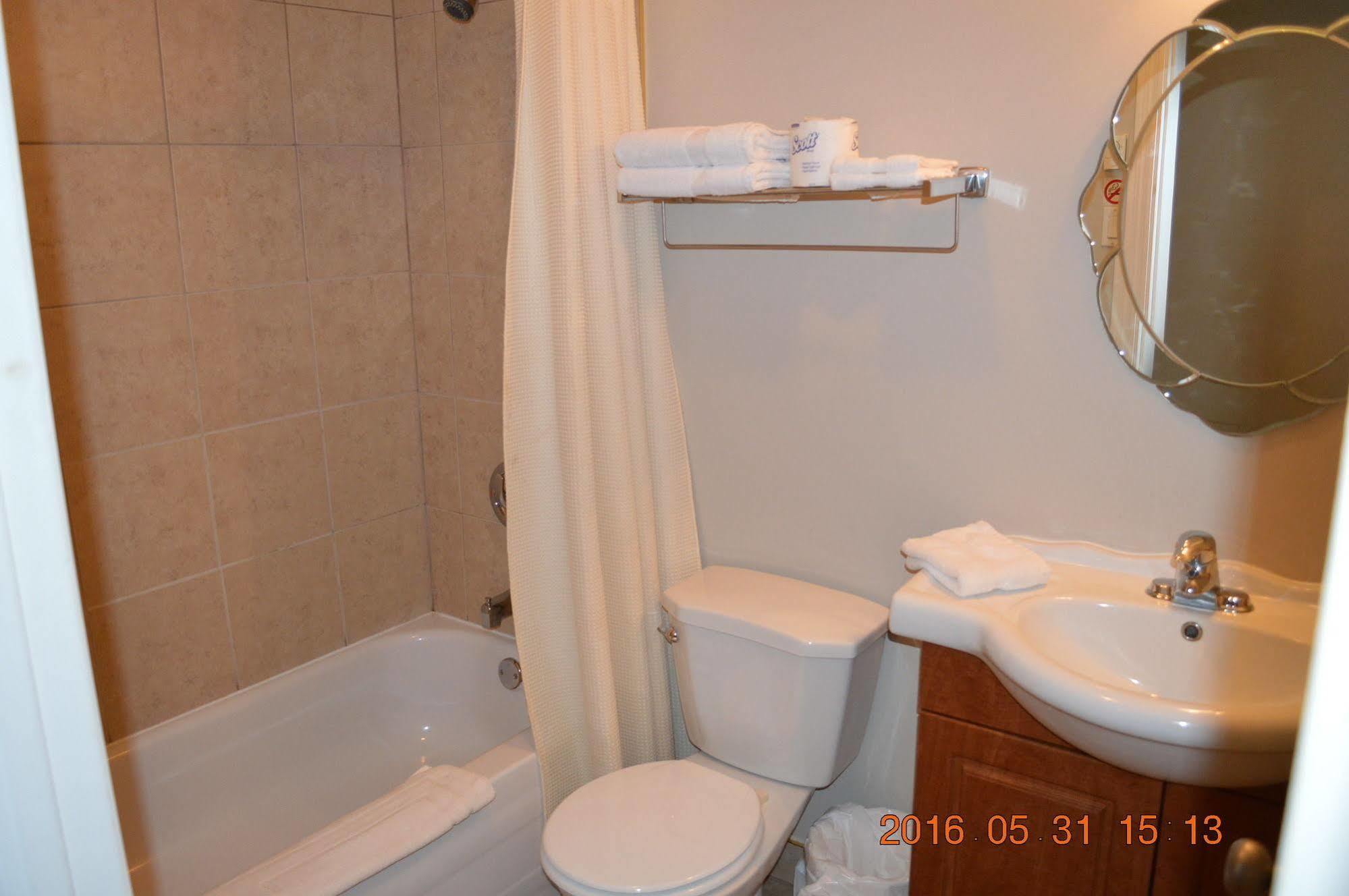 Motel-Auberge Helene Victoriaville Bagian luar foto