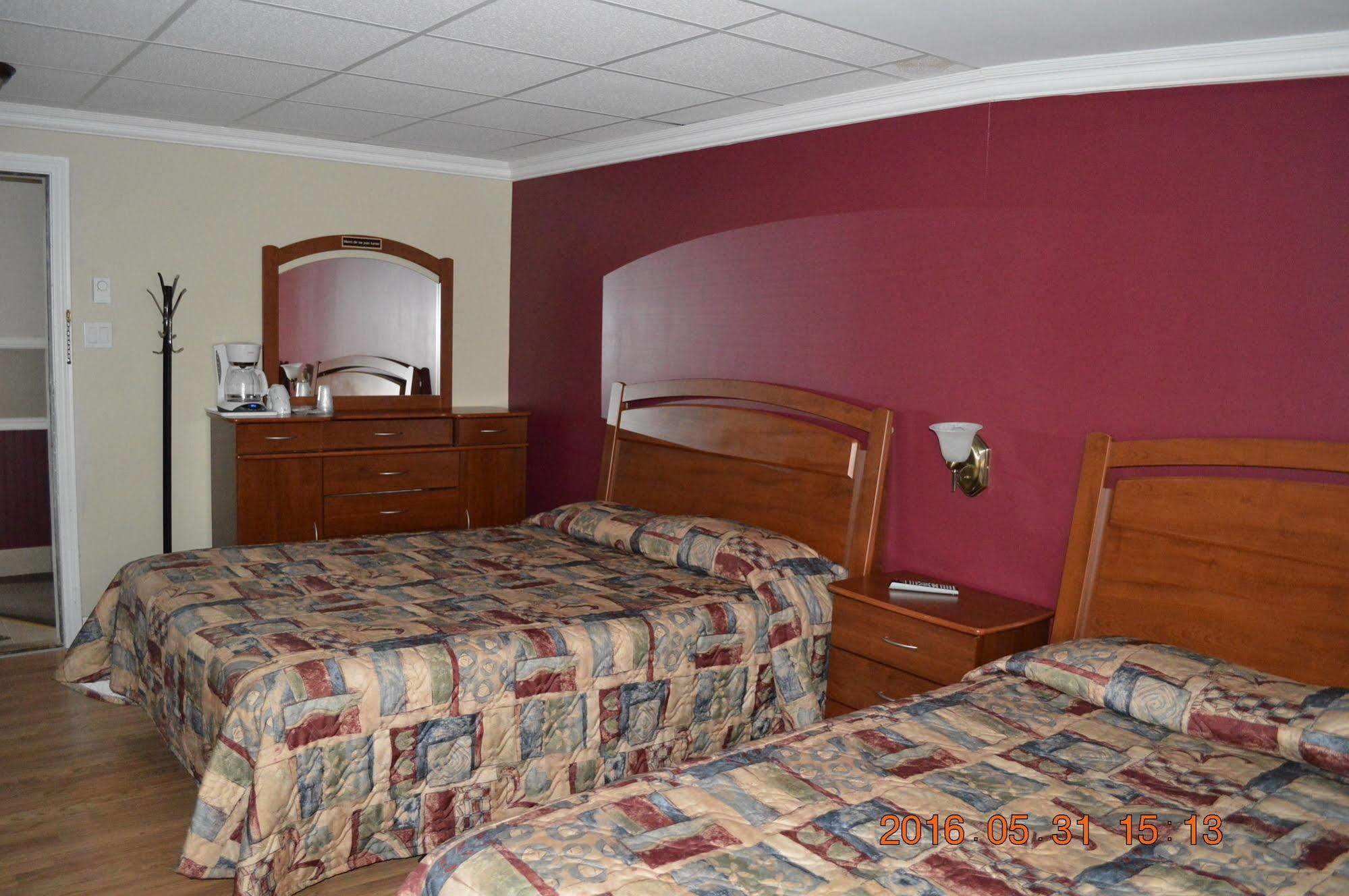 Motel-Auberge Helene Victoriaville Bagian luar foto