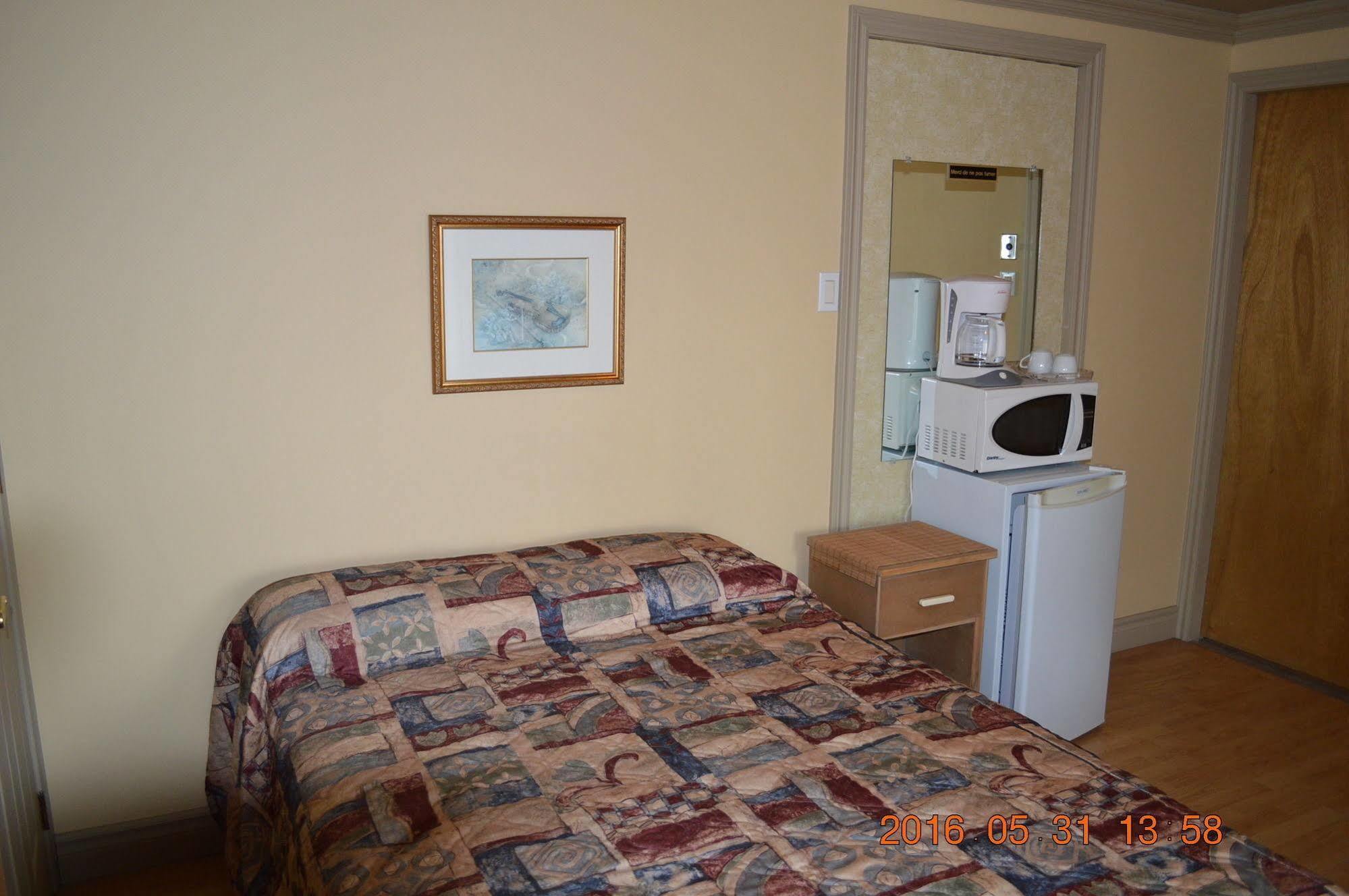 Motel-Auberge Helene Victoriaville Bagian luar foto