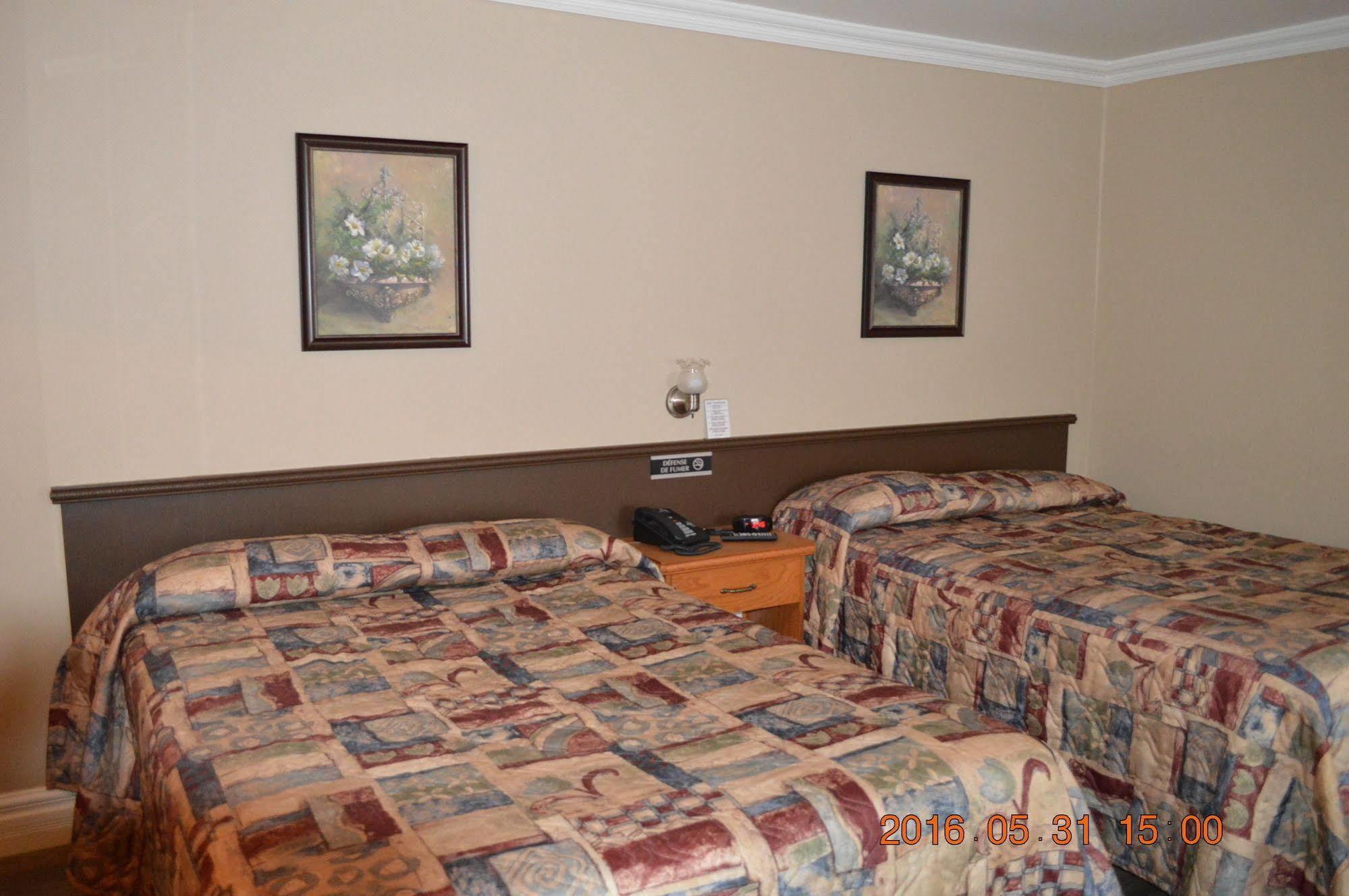 Motel-Auberge Helene Victoriaville Bagian luar foto