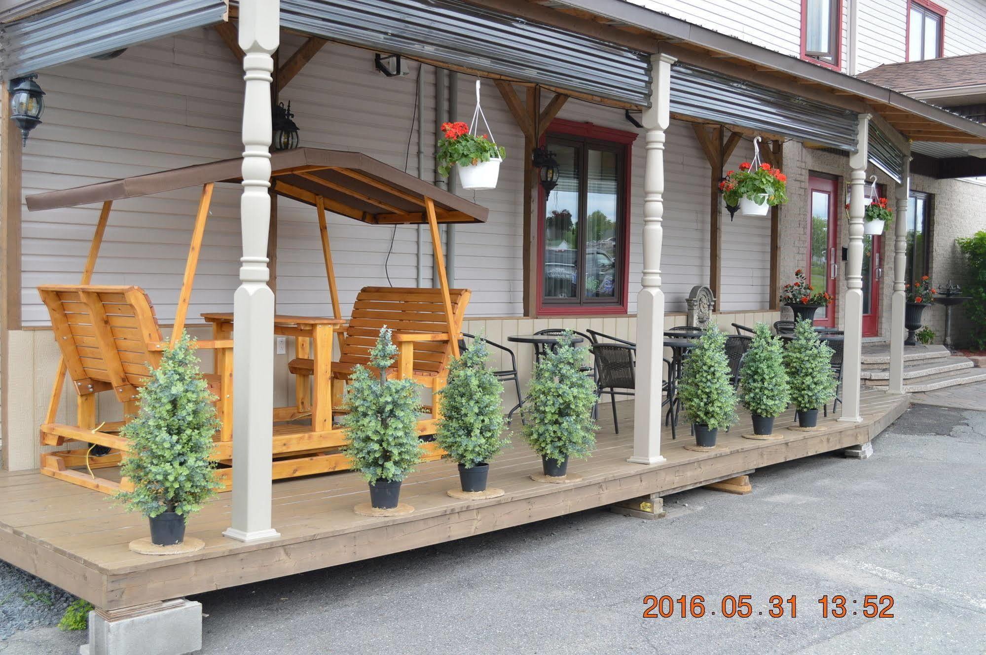 Motel-Auberge Helene Victoriaville Bagian luar foto