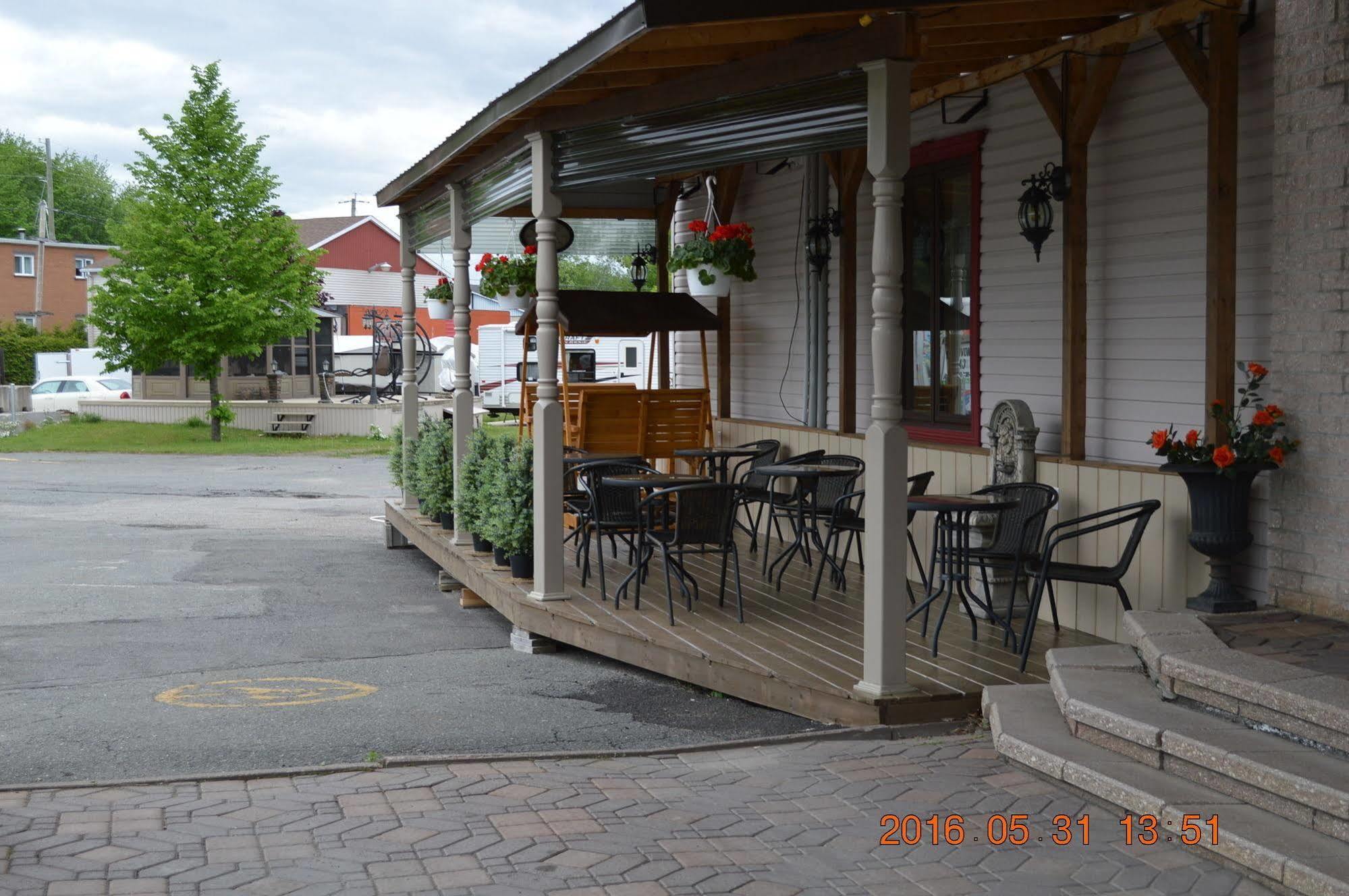 Motel-Auberge Helene Victoriaville Bagian luar foto